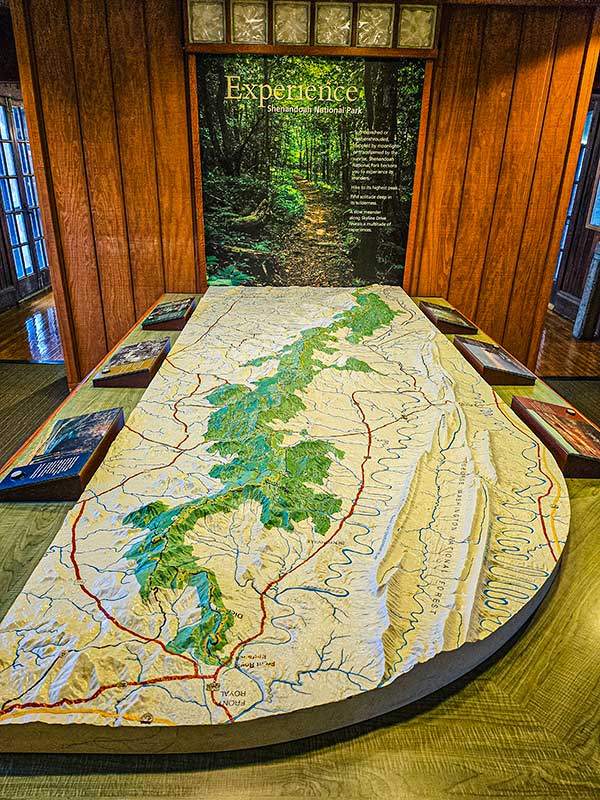 셰넌도어국립공원 방문자센터. 여기서 셰넌도어국립공원의 세로로 긴 형태를 확인할 수 있다.