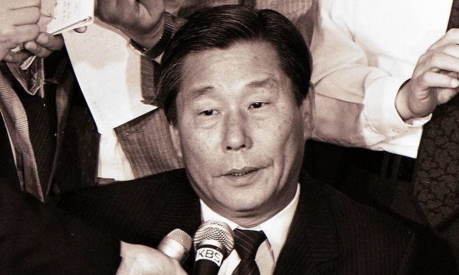 정호용 전 국방부 장관. 사진은 노태우정부 시절인 1989년 국회에서 기자회견을 하는 모습. 세계일보 자료사진