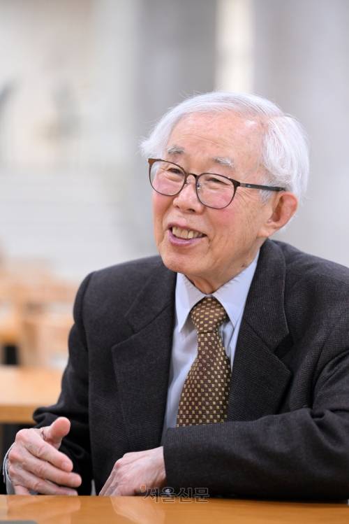 손봉호 서울대 명예교수는 “모든 권력은 견제가 없으면 반드시 부패한다”면서 “대통령 권한을 분산하는 개헌을 하겠다는 사람은 누구든 애국자”라고 했다. 도준석 전문기자