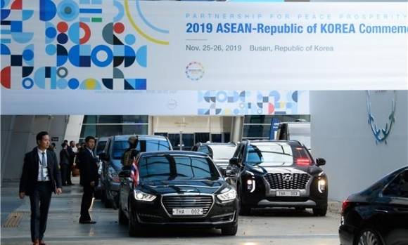 지난 2019년 부산에서 개최된 ‘한‧아세안 특별정상회의’에서 참가국 정상이 탄 차량이 경호를 받으며 이동하고 있다. 경호처 제공