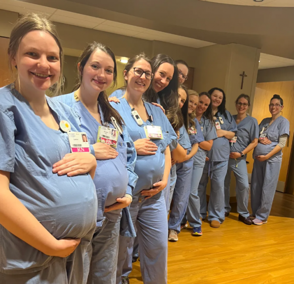 미국의 한 병원 산부인과 분만실 근무 간호사 14명이 동시에 임신 중이라는 사실이 전해져 화제가 되고 있다. HSHS St. Vincent Hospital 제공