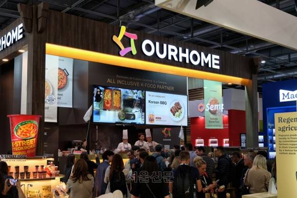세계 최대 규모 식품박람회 ‘시알 파리 2024’의 아워홈 부스. 아워홈 제공