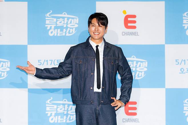 배우 류수영이 15일 오전 서울 광화문 씨네큐브에서 열린 E채널 예능 ‘류학생 어남선’ 제작발표회에 참석해 포즈를 취하고 있다. 사진 티캐스트