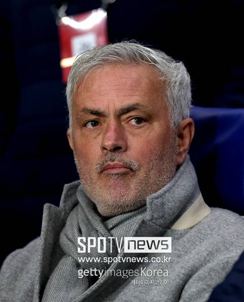 튀르키예 매체 ‘하베르투르크’는 무리뉴 감독이 페네르바체를 떠나 포르투갈 대표팀에 부임할 가능성이 커졌다. 포르투갈축구협회와 무리뉴 감독이 사전 합의에 도달했다”라고 보도했다.&nbsp;해당 소식은 ‘HT스포츠’ 총괄 편집장 아흐메트 셀림 쿨의 독점이었다. 셀림 쿨이 생방송을 통해 전달한 내용에 따르면 무리뉴는 2025년 6월에 열릴 유럽축구연맹(UEFA) 네이션스리그 결승전 이후, 무리뉴 감독이 포르투갈 대표팀의 새로운 지도자로 부임할 가능성이 높다. 포르투갈축구협회는 2026년 북중미 월드컵 이후를 장기 프로젝트로 무리뉴 감독을 데려오려고 했지만, 크리스티아누 호날두 이슈로 인해 계획을 앞당기기로 했다