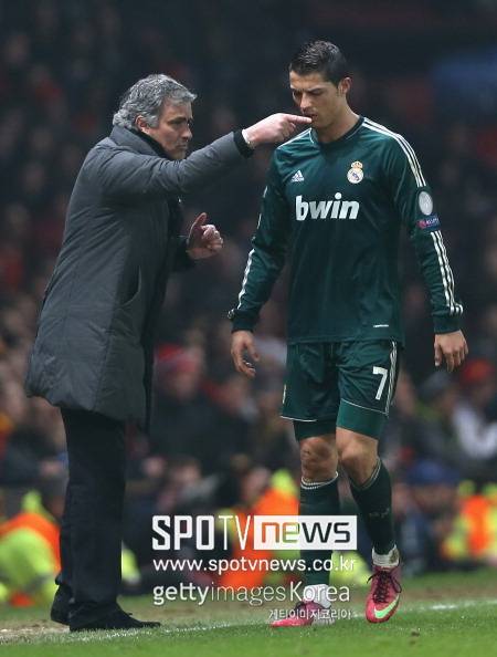 튀르키예 매체 ‘하베르투르크’는 무리뉴 감독이 페네르바체를 떠나 포르투갈 대표팀에 부임할 가능성이 커졌다. 포르투갈축구협회와 무리뉴 감독이 사전 합의에 도달했다”라고 보도했다.&nbsp;해당 소식은 ‘HT스포츠’ 총괄 편집장 아흐메트 셀림 쿨의 독점이었다. 셀림 쿨이 생방송을 통해 전달한 내용에 따르면 무리뉴는 2025년 6월에 열릴 유럽축구연맹(UEFA) 네이션스리그 결승전 이후, 무리뉴 감독이 포르투갈 대표팀의 새로운 지도자로 부임할 가능성이 높다. 포르투갈축구협회는 2026년 북중미 월드컵 이후를 장기 프로젝트로 무리뉴 감독을 데려오려고 했지만, 크리스티아누 호날두 이슈로 인해 계획을 앞당기기로 했다