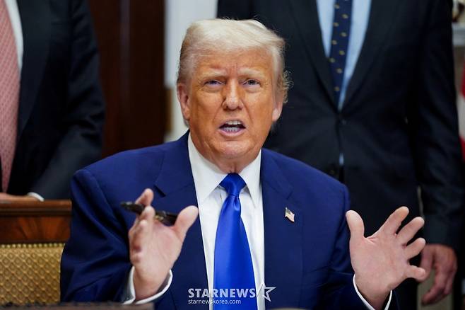 (워싱턴 로이터=뉴스1) 우동명 기자 = 도널드 트럼프 미국 대통령이 12일(현지시간) 워싱턴 백악관에서 처방 약값 인하 행정 명령에 서명한 뒤 “미국이 전 세계에서 가장 저렴하게 구매하는 국가와 같은 가격에 의약품을 사게 할 것”이라고 밝히고 있다. 2025.05.13  ⓒ 로이터=뉴스1  Copyright (C) 뉴스1. All rights reserved. 무단 전재 및 재배포,  AI학습 이용 금지. /사진=(워싱턴 로이터=뉴스1) 우동명 기자