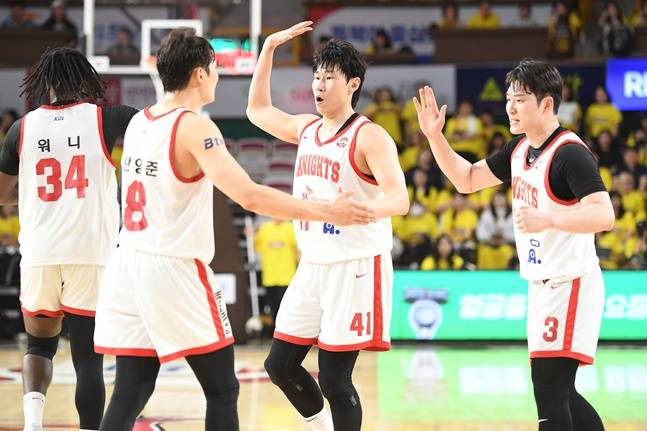 서울 SK 선수단. /사진=KBL 제공