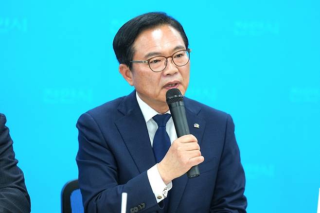 간담회 하는 김석필 시장 권한대행 [천안시 제공. 재판매 및 DB 금지]