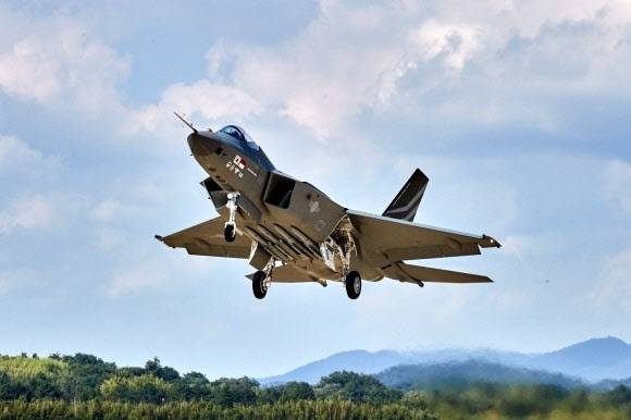 2025년 KF-21 60기 배치 확정…북한 전투기 전력 완전 무력화 가능할까? | 밀리터리 랩실