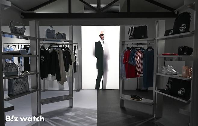 CJ온스타일이 16일 서울 성수동에서 글로벌 패션계의 전설로 불리는 칼 라거펠트(Karl Lagerfeld)의 팝업스토어를 열고 있다./사진=이명근 기자 qwe123@