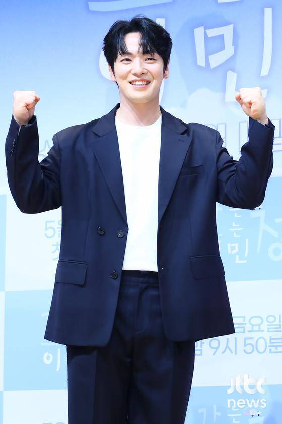 16일 오전 서울 KBS 아트홀에서 예능 프로그램 '가는정 오는정 이민정' 제작발표회가 열렸다. 황성훈 PD, 배우 이민정, 안재현, 김정현, 김재원이 참석했다. 박세완 엔터뉴스팀 기자 park.sewan@jtbc.co.kr