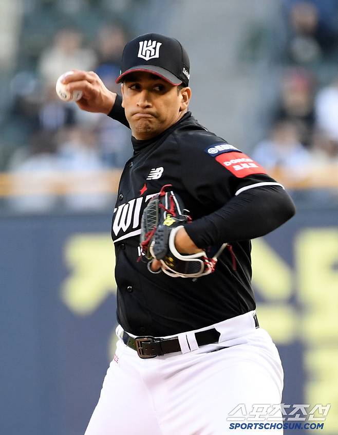 29일 잠실구장에서 열린 두산 베어스와 KT 위즈의 경기. KT 쿠에바스가 역투하고 있다. 잠실=박재만 기자 pjm@sportschosun.com/2025.04.29/