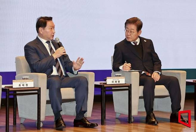 최태원 대한상공회의소 회장이 8일 서울 중구 대한상공회의소에서 열린 대선 후보 초청 경제5단체장 간담회에서 발언하고 있다. 국회사진기자단