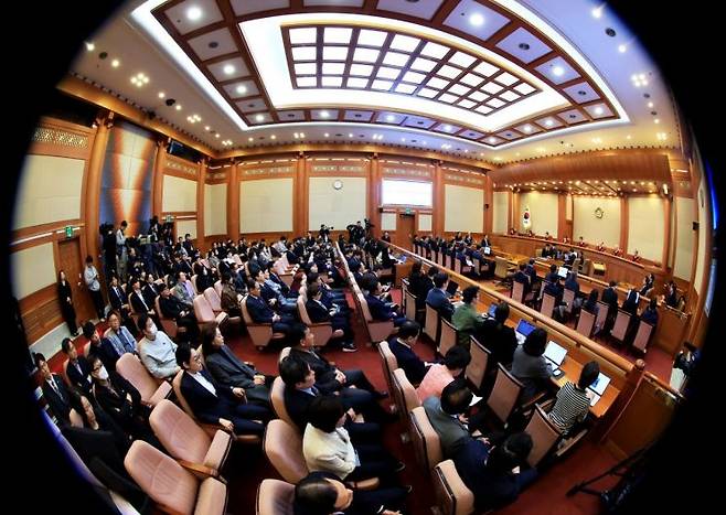 지난달 4일 서울 종로구 헌법재판소 대심판정에서 윤석열 대통령 탄핵심판 선고가 열리고 있다. 연합뉴스