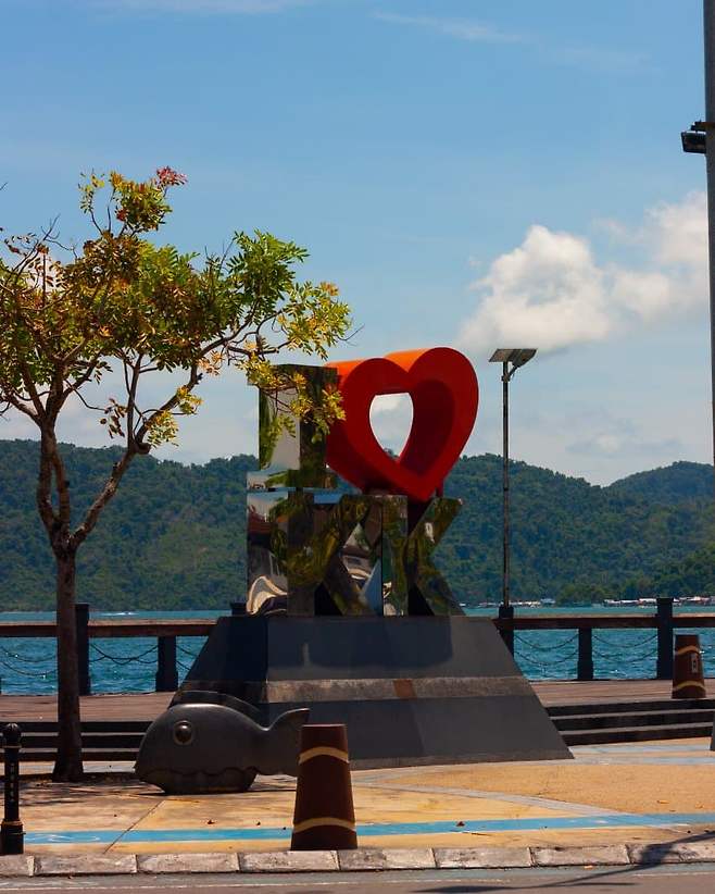 749ff604c0876882239983e2459c701fca1b3af6a7bab2036a8007330003af0d53ae281a7ff200d2bcbab889a342a1d2637331ce6a