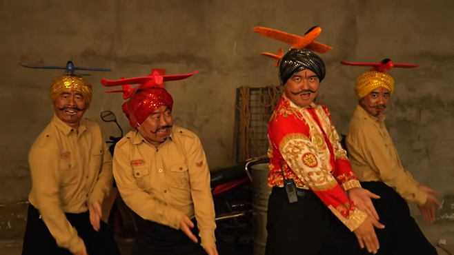 중국 애국 성향 인플루언서가 인도의 전투기 격추를 조롱하는 패러디송을 만들어 온라인에 확산됐다. 사진=유튜브(豪哥哥) 캡처