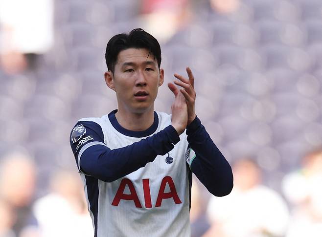<yonhap photo-0062=""> Soccer Football - Premier League - Tottenham Hotspur v Crystal Palace - Tottenham Hotspur Stadium, London, Britain - May 11, 2025 Tottenham Hotspur's Son Heung-min looks dejected after the match Action Images via Reuters/Paul Childs EDITORIAL USE ONLY. NO USE WITH UNAUTHORIZED AUDIO, VIDEO, DATA, FIXTURE LISTS, CLUB/LEAGUE LOGOS OR 'LIVE' SERVICES. ONLINE IN-MATCH USE LIMITED TO 120 IMAGES, NO VIDEO EMULATION. NO USE IN BETTING, GAMES OR SINGLE CLUB/LEAGUE/PLAYER PUBLICATIONS. PLEASE CONTACT YOUR ACCOUNT REPRESENTATIVE FOR FURTHER DETAILShttps://isplus.com/2025-05-12 00:16:38/ <저작권자 ⓒ 1980-2025 ㈜연합뉴스. 무단 전재 재배포 금지, AI 학습 및 활용 금지></yonhap>
