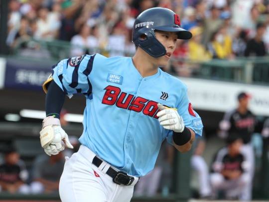 첫 타점 올리는 롯데 고승민. 사진[연합뉴스]