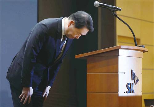 최태원 SK그룹 회장이 이번 유심 해킹 사태의 책임을 지고 사과했다. (매경DB)