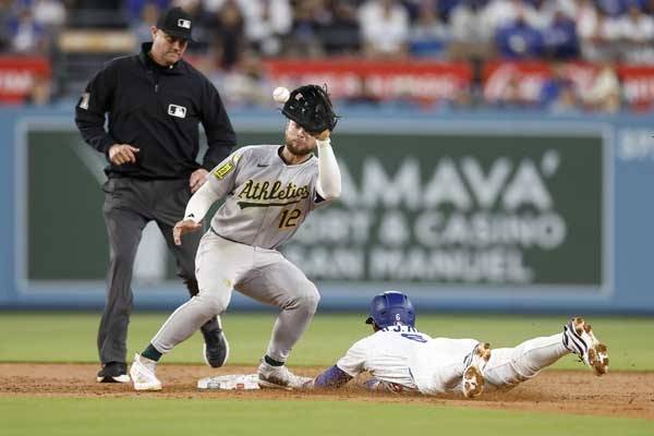 김혜성이 2회 도루에 성공하고 있다. 사진= EPA= 연합뉴스 제공