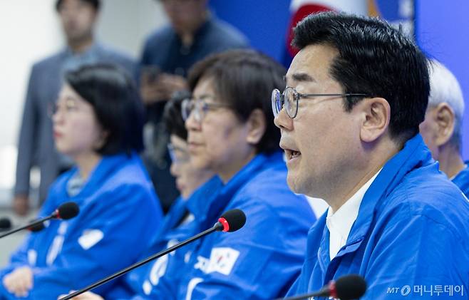 (서울=뉴스1) 이재명 기자 = 박찬대 더불어민주당 상임 총괄선대위원장이 14일 오전 서울 여의도 국회 더불어민주당사에서 열린 중앙선거대책위원회의에서 발언을 하고 있다. 2025.5.14/뉴스1  Copyright (C) 뉴스1. All rights reserved. 무단 전재 및 재배포,  AI학습 이용 금지. /사진=(서울=뉴스1) 이재명 기자