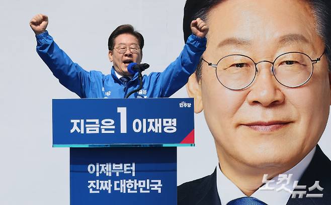 이재명 더불어민주당 대선 후보가 6·3 대통령선거 공식 선거운동 첫날인 12일 서울 광화문 청계광장에서 열린 출정식 및 첫 유세에서 후보 연설을 하고 있다. 류영주 기자