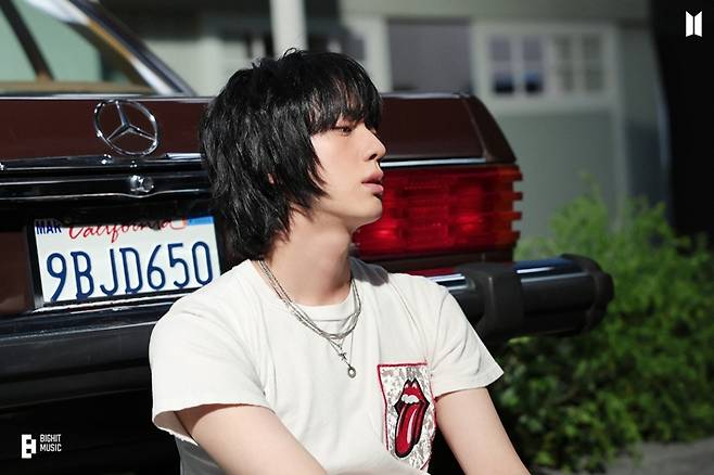 오늘(16일) 오후 1시 미니 2집 '에코'를 발매하는 방탄소년단 진. 방탄소년단 공식 페이스북