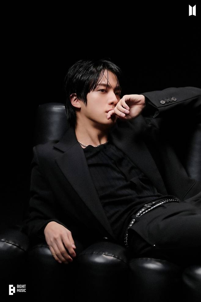 타이틀곡은 '돈트 세이 유 러브 미'다. 방탄소년단 공식 페이스북