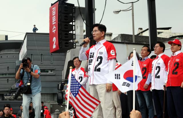 ▲국민의힘 김문수 대선 후보가 16일 경기 수원시 지동시장에서 유세하고 있다. ⓒ연합뉴스
