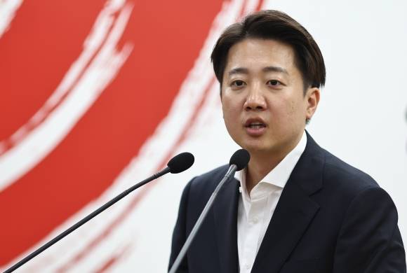 이준석, 충남도청서 언론인과의 간담회 - 개혁신당 이준석 대선 후보가 16일 충청남도청에서 진행된 언론인과의 간담회에서 발언하고 있다. 2025.5.16 연합뉴스