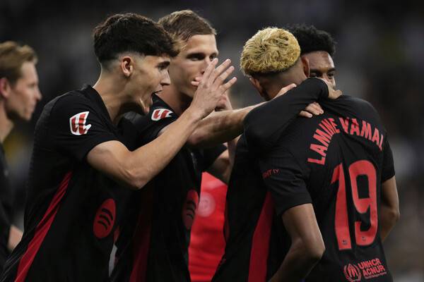 ▲ FC바르셀로나는 에스파뇰과의 카탈루냐 더비에서 라민 야말의 1골 1도움으로 2-0으로 승리하며 통산 28회째 스페인 프리메라리가 우승을 차지했다. ⓒ연합뉴스/EPA/AP