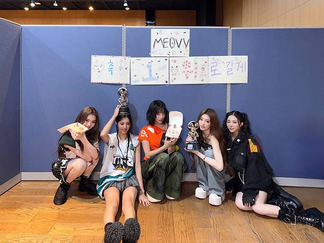 미야오, 'HANDS UP'으로 '엠카' 1위..음악방송 2관왕