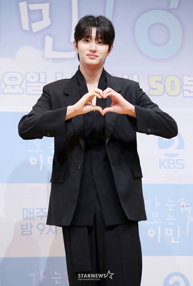 배우 김재원이 16일 오전 서울 영등포구 여의도 KBS 아트홀에서 열린 KBS2 '가는정 오는정 이민정' 제작발표회에 참석해 포즈를 취하고 있다. /2025.05.16 /사진=김휘선 hwijpg@