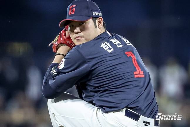 롯데 한현희가 14일 광주 KIA전에서 투구하고 있다. /사진=롯데 자이언츠 제공