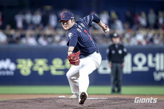 롯데 한현희가 14일 광주 KIA전에서 투구하고 있다. /사진=롯데 자이언츠 제공