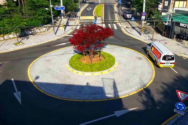 회전교차로의 화물차 턱