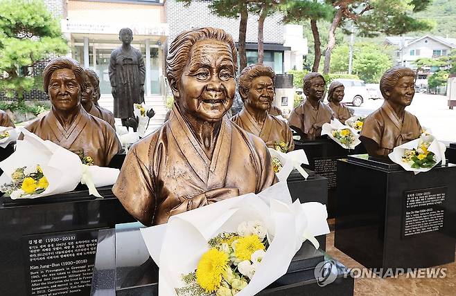 일본군 위안부 피해자 할머니들의 흉상 [연합뉴스 자료사진]