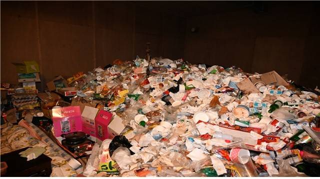 A씨가 무단 거주하던 부여군 폐창고 [충남 부여경찰서 제공. 재판매 및 DB 금지]