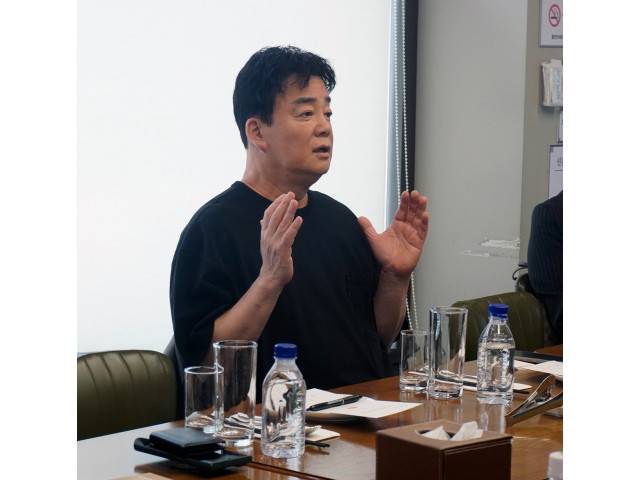 기자들과 대화 중인 백종원 더본코리아 대표/사진제공=더본코리아