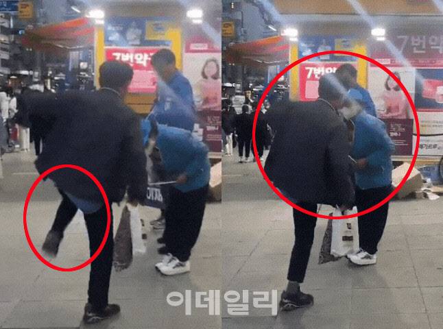 한 남성이 지난 12일 오후 7시쯤 서울 강북구 수유역 7번 출구 앞에서 선거운동원인 60대 여성 B씨가 들고 있는 피켓을 발로 차고 있다. (사진=독자 제공)