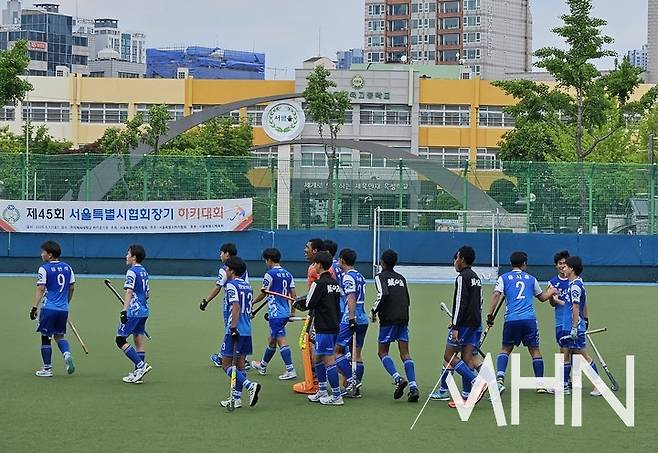 승리 후 기뻐하는 용산고등학교