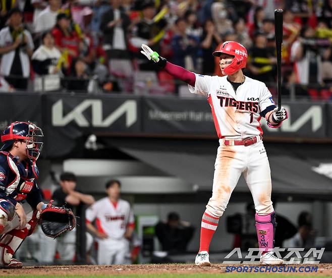 8회말 KIA 박찬호가 심판에 타임을 요청하고 있다. 광주=허상욱 기자