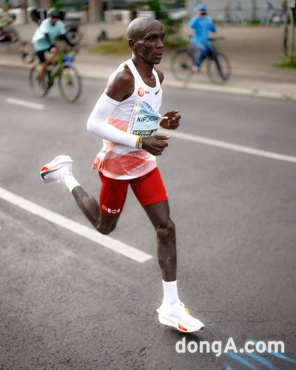 알파플라이3를 신은 엘리우드 킵초게 마라톤 선수.