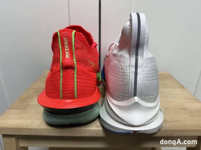 나이키 알파플라이3(왼쪽), 미즈노 네오젠 러닝화. 미즈노 네오젠의 발목을 감싸주는 니트 어퍼 부분이 더 높아 알파플라이3 보다 안정적인 착용감을 보인다. 김상준 기자.