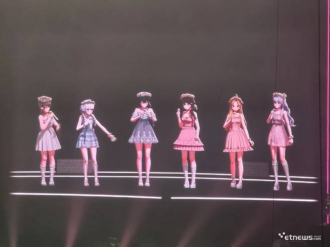 17일 서울 구로구 고척 스카이돔에서는 '이세계 페스티벌 2025'(이세페) 2회차 무대가 진행됐다. 이세계아이돌 멤버들이 무대토크를 펼치고 있다.