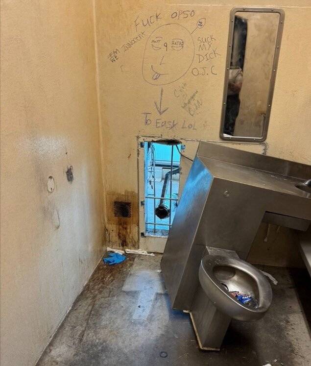 7d33ad20c29b2602b6fde1ac8b85d05ce35f3cfd.jpg 미국 교도소 집단 탈옥 ㄷㄷ