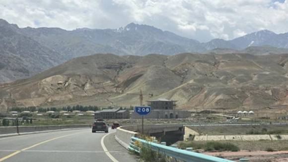 천산산맥으로 가는 게르 마을. [사진=윤영선]