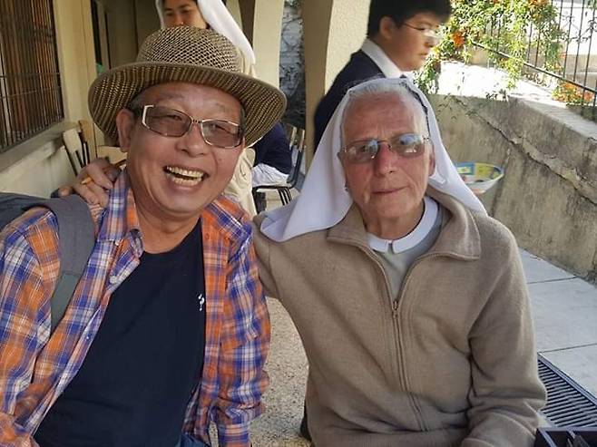 ▲ 볼리비아에서 복지관 수녀님과 함께