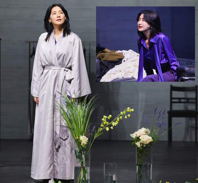 배우 이영애는 연극 ‘헤다 가블러’의 타이틀롤을 맡아 무대에 32년 만에 돌아왔다. 이영애는 사랑스럽고 도도하지만 내면에 고독과 우울함을 가진 헤다 가블러의 모습을 표현했다. LG아트센터 제공