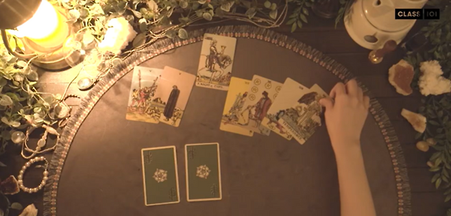 온라인 강의 플랫폼 ‘클래스101’에서 진행되는 이봄 강사의 타로 강의 ‘그 사람의 속마음 알아보기’ 화면. 이호준 기자